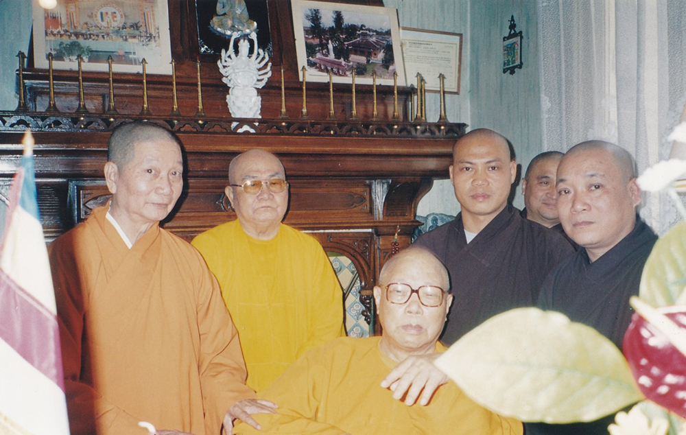 Đến thăm Hòa Thượng Huyền Vi tại Chùa Linh Sơn Pháp quốc