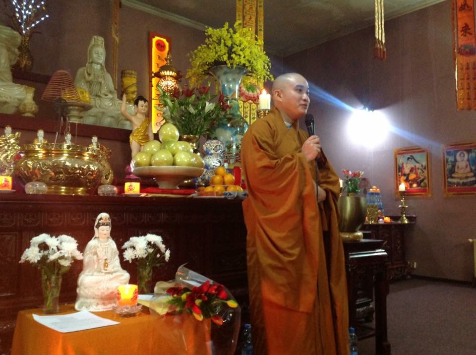 Thầy Lệ Đan chúc tết Phật tử