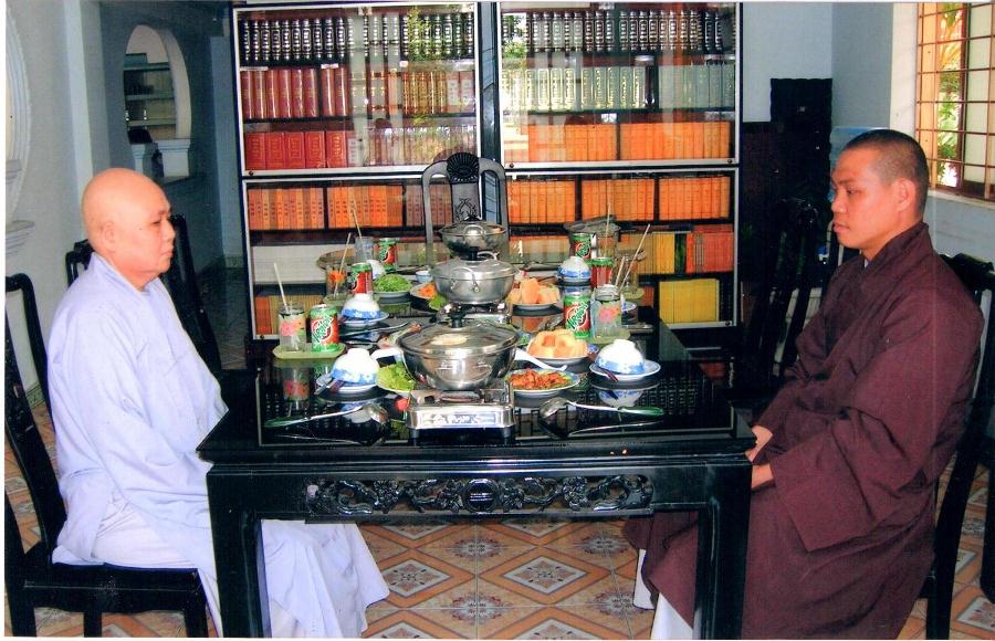 bữa cơm mừng thọ Ni Trưỡng 61t 2009