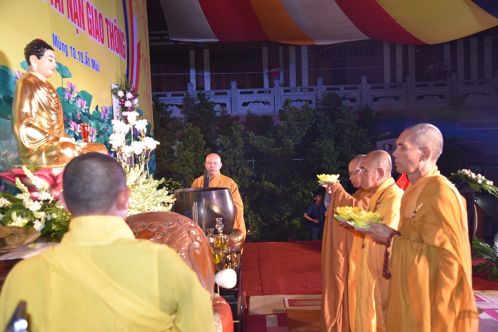 Đốt nến cầu nguyện