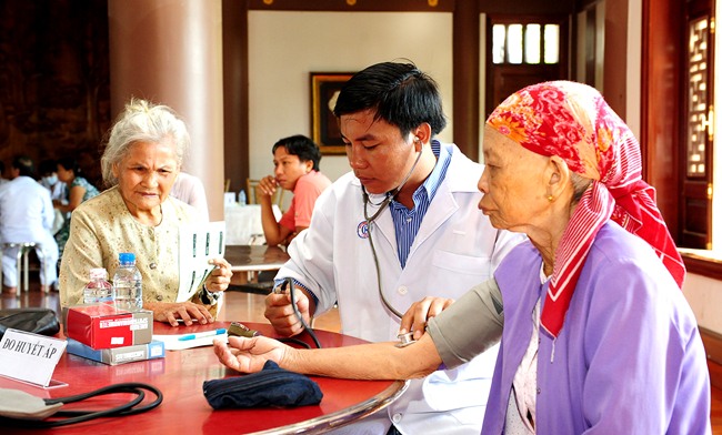 phat dan va kham benh 10