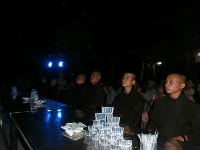 phat dan va kham benh 1