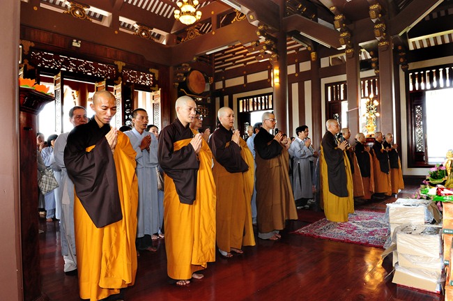 phat dan va kham benh 1