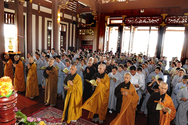 phat dan va kham benh 1