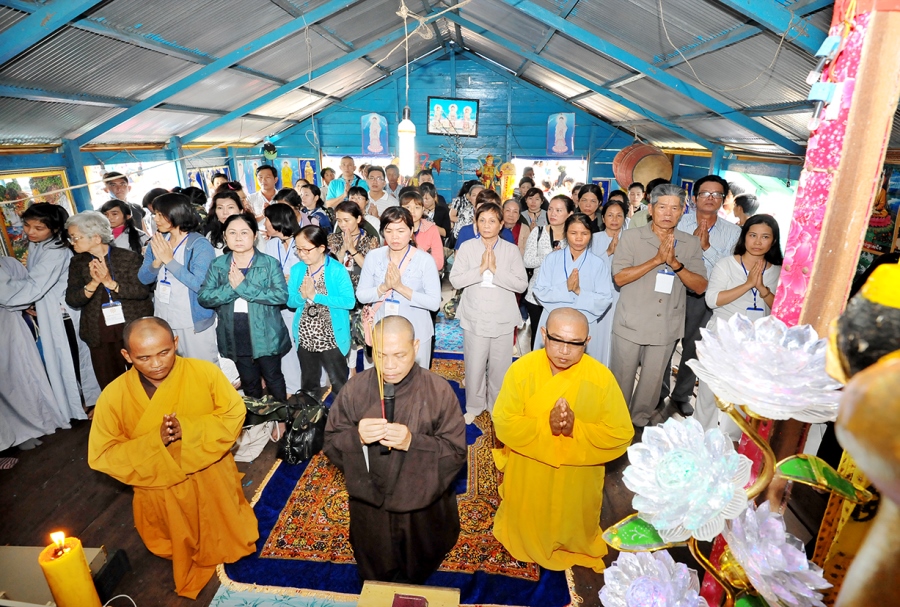 Lễ Tam Bảo Tịnh thất Thiên Phước - Pursat