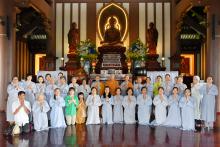 Đoàn chư Ni và Phật tử chùa Phổ Quang, Q.12 cúng dường hội hạ