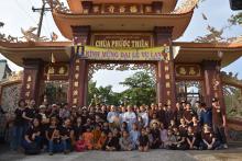 Nhóm Tình nguyện viên Tuổi Trẻ Khánh An trao quà từ thiện cho bà con nghèo thuộc xã Tân Đức - tỉnh Bình Thuận