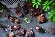 HẠNH PHÚC BÂY GIỜ VÀ Ở ĐÂY
