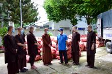 12 tấn rau - củ - quả tu viện Khánh An tặng bà con vùng bị phong tỏa