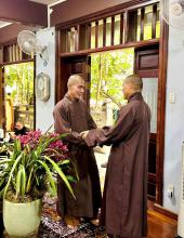 THÂN CẬN THIỆN HỮU NHƯ VỤ LỘ TRUNG HÀNH