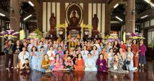 Hình ảnh thân tình Tăng thân đón tiếp các phái đoàn Chư Tôn đức Tăng ni và Phật tử đến dâng hương, lễ Phật, chúc Xuân mới.