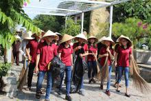 Sinh Viên Tình Nguyện Về Với Khoá Tu