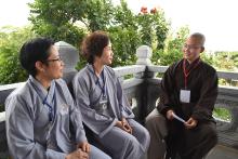DOANH NHÂN VỚI KHOÁ TU SỐNG TỈNH THỨC
