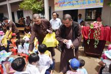 QUÀ TRUNG THU CHO CÁC EM HỌC SINH TẠI TỈNH BẾN TRE