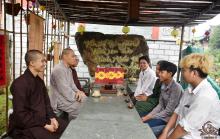 Bới Rác Tìm Hoa