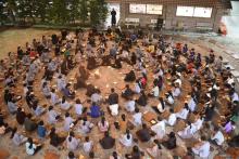CHÉN TRÀ MANG LỜI ĐẠO