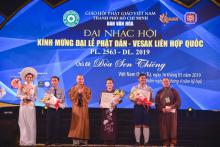 Đặc sắc đêm nhạc "Đóa sen thiêng" tại VNQT