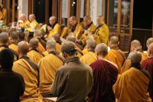 Hội đồng Thập  sư Đại giới đàn Bây Giờ - Ở Đây truyền giới Khất sĩ Nam và khất sĩ nữ, và Truyền đăng tục diệm