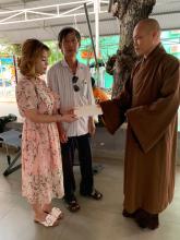 Thượng tọa Thích Trí Chơn thăm đạo diễn Lê Bình 