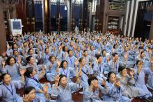 Chư Tăng, Phật Tử Miền Bắc Thăm Tu Viện Khánh An