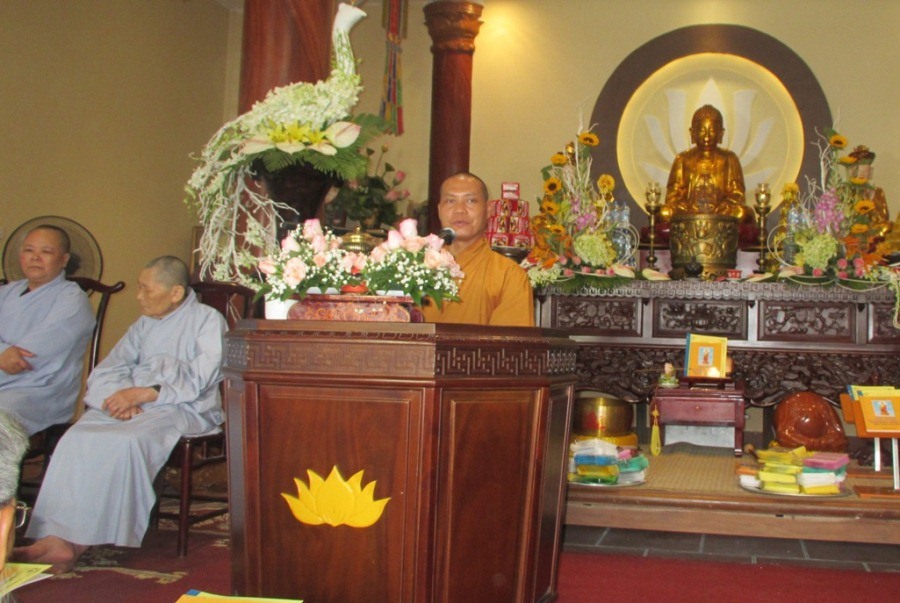 Thầy Viện chủ đảnh lễ Đức Pháp chủ và giảng pháp tại chùa Thao Chính, Hà Nội Thầy Viện chủ đảnh lễ Đức Pháp chủ và giảng pháp tại chùa Thao Chính, Hà Nội